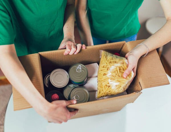 Gepacktes Lebensmittelpaket bei SOLEart